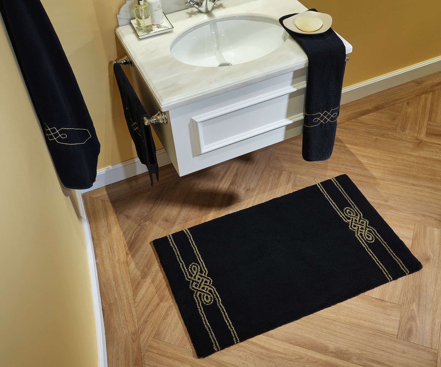 Abyss EMSER bath rug in black/gold